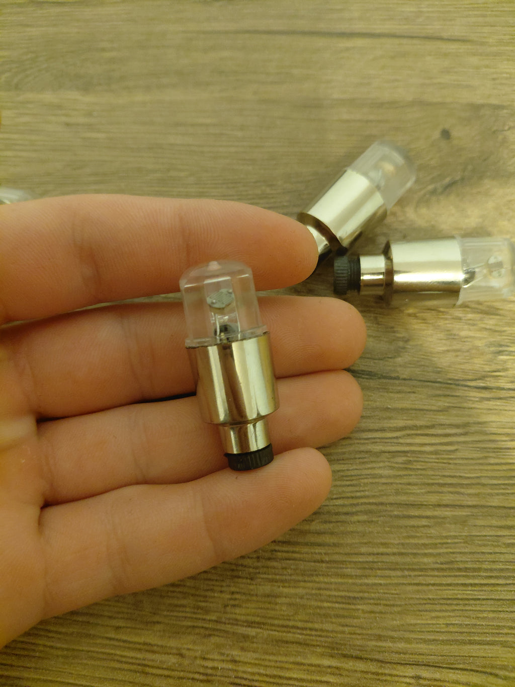 Świecące lampki na wentyl