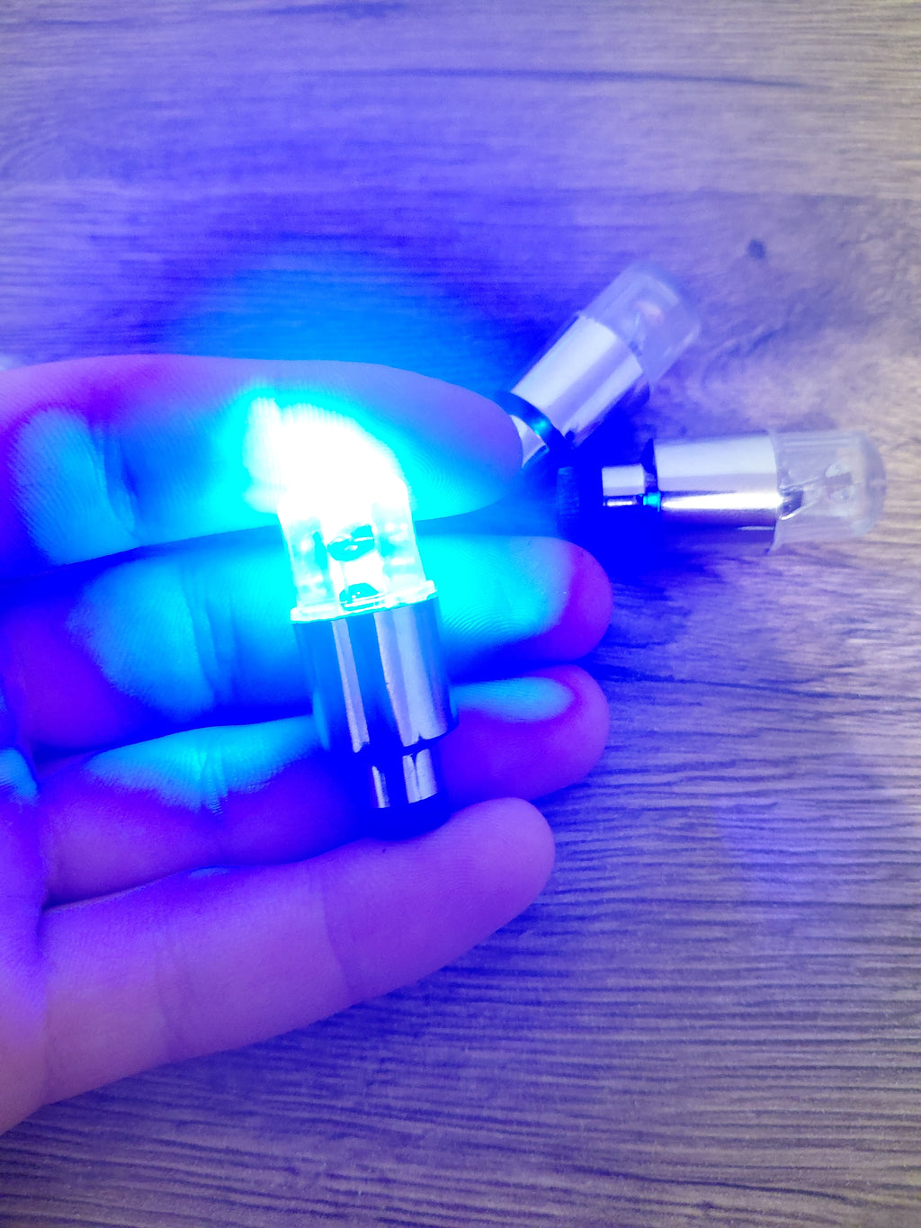 Świecące lampki na wentyl